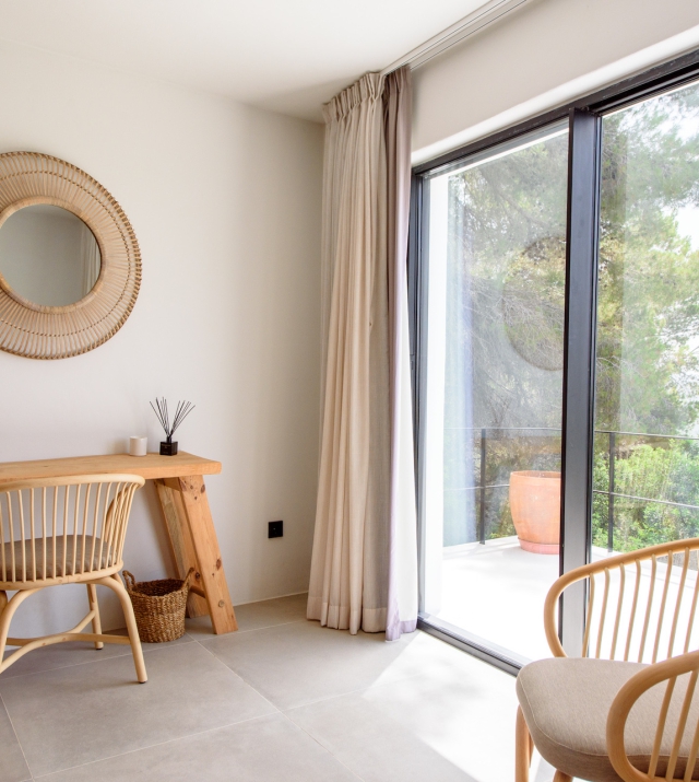Resa estates huis kopen Ibiza es cubells villa room .jpg
